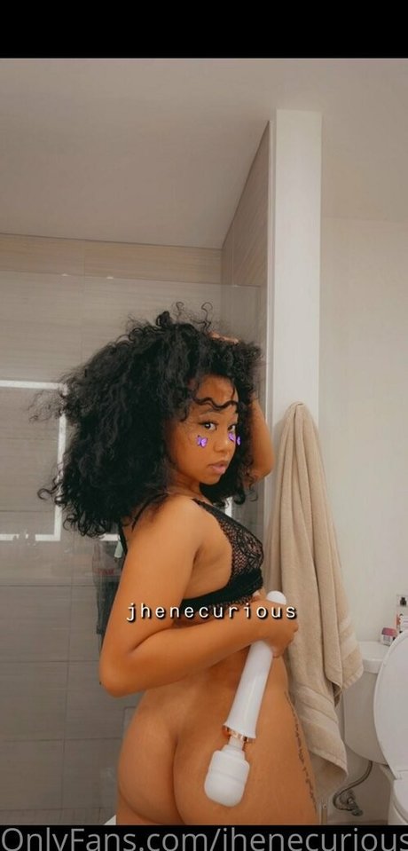 jhenecurious ポルノスター セクシー 写真