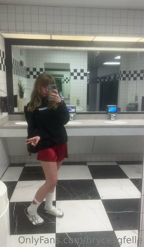 小さいペニスのオンリーファンズ アートヌード 写真