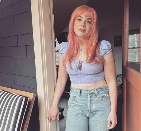 金髪巨乳オンリーファンズ 無料ヌード 画像