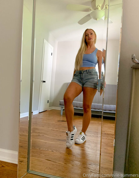 evie summers profile image