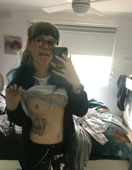 金髪巨乳オンリーファンズ 裸 写真