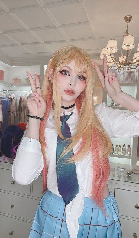 巻き毛のティーンズオンリーファンズ セクシー裸 写真