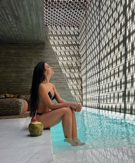 Mariana Nolasco ヌードモデル 写真