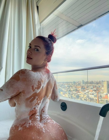 Yesjulz アート女優 写真