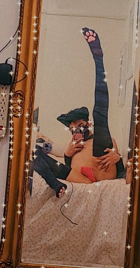 黒のランジェリーオンリーファンズ アダルト 写真