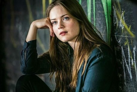 Hera Hilmar 美しいポルノスター 写真