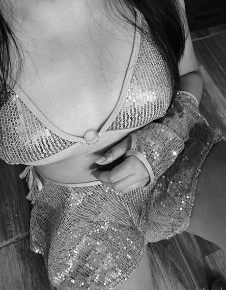 巨乳ソロオンリーファンズ ヌード 写真