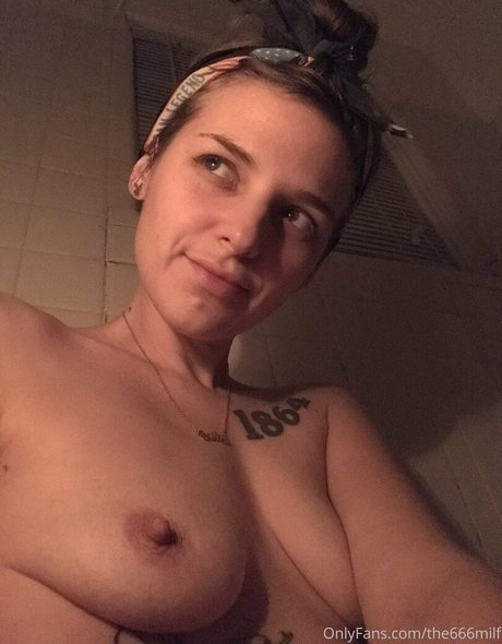 parisbush ヌードモデル 写真