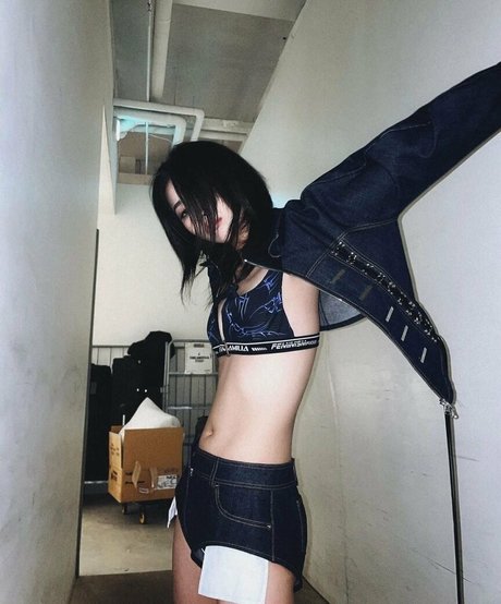 tiny pretty j xxxモデル 写真