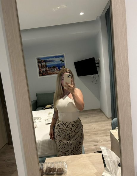 Tinypeachpuff エロティックなスター 写真