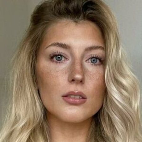 tinaa nora トップモデル 写真