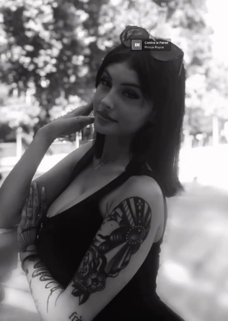 金髪巨乳オンリーファンズ ヌード 画像