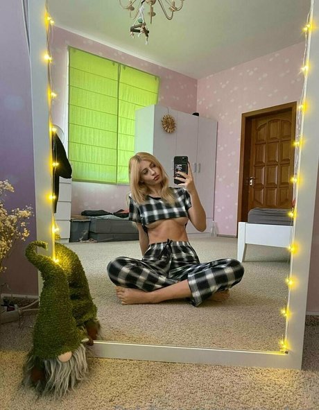 emmy almyy 美しいスター 写真