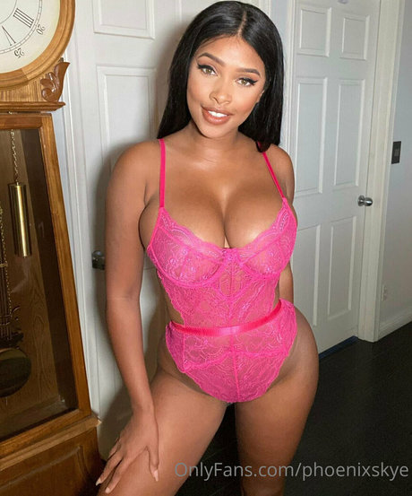 黒檀のお尻オンリーファンズ 美しいポルノ 画像