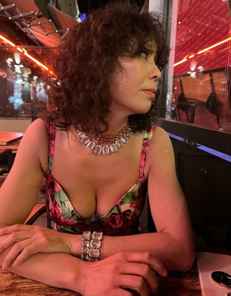 熟女の足裏オンリーファンズ ヌード 画像