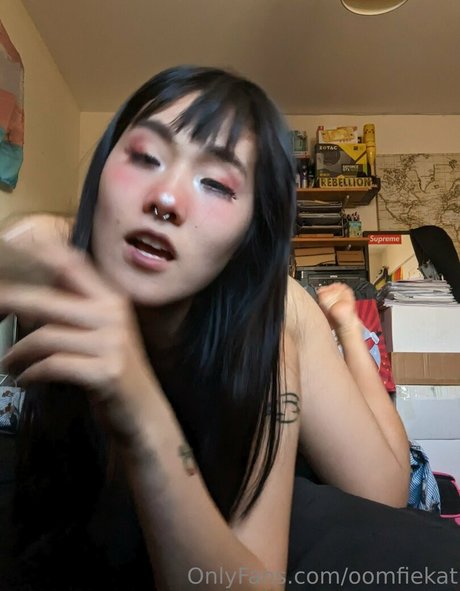 oomfiekat かわいいポルノスター 画像