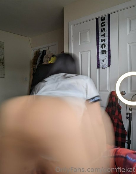 oomfiekat エロティック女優 画像