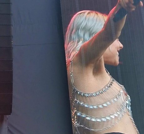 巨乳オンリーファンズ ホットxxx 写真