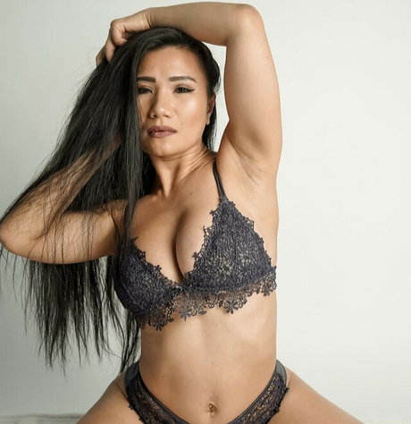 Tina Khm ポルノスター HD 写真