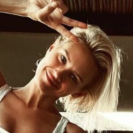 Nicky Whelan スター 裸 アーカイブ