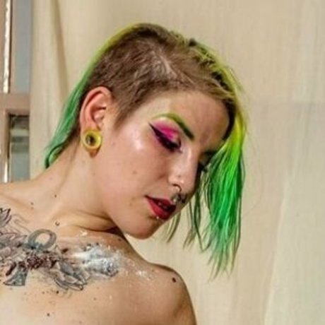 Miranda Macabre ヌードスター 写真