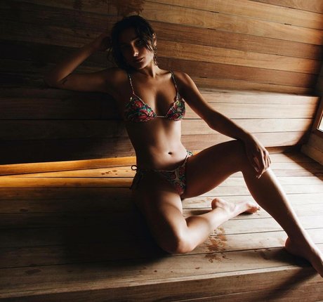 Sasha Meneghel モデル 写真