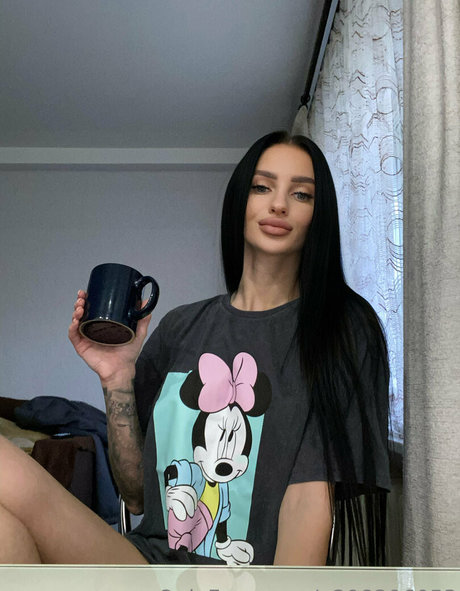 charming megan ポルノモデル 写真