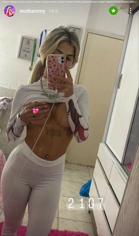 黒のランジェリーオンリーファンズ アート裸 写真