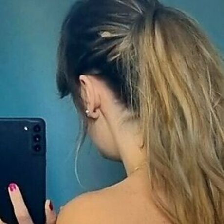 オタクなティーンのオンリーファンズ セクシーヌード 画像