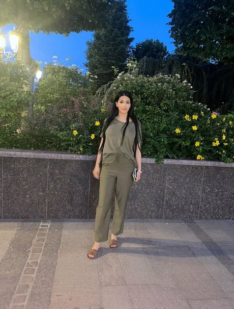 痩せた美女オンリーファンズ 美しいポルノ 写真