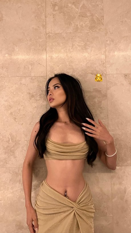 Mina Ash top profile image