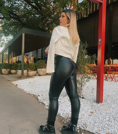 BBC フェムボーイ オンリーファンズ セクシー裸 写真