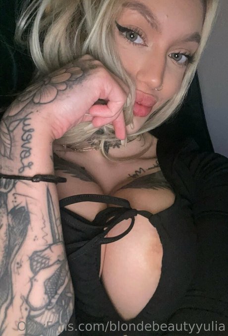 クーガー熟女オンリーファンズ 美しいヌード 写真