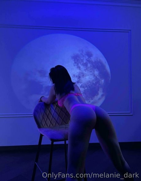 melanie dark 裸モデル 写真