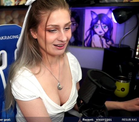 垂れ乳オンリーファンズ アダルト 写真