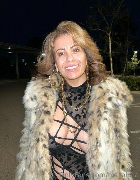 アマチュア熟女オンリーファンズ セクシーヌード 写真