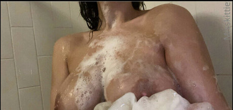 ブラジルの巨乳オンリーファンズ エロチック ギャラリー