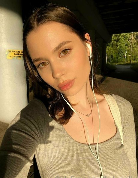 holy polly 無料女優 写真