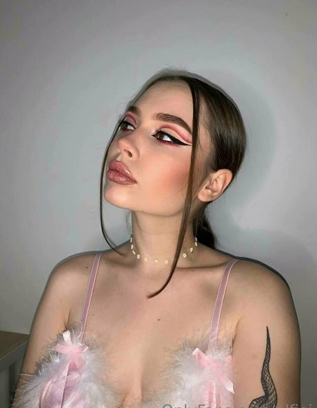 holy polly 可愛い女優 写真