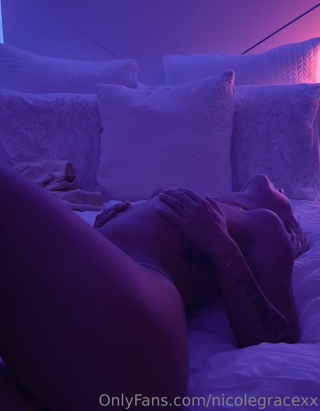 Nicole Grace ポルノモデル 写真