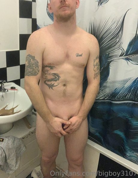黒檀の偽おっぱいオンリーファンズ セクシーヌード 写真