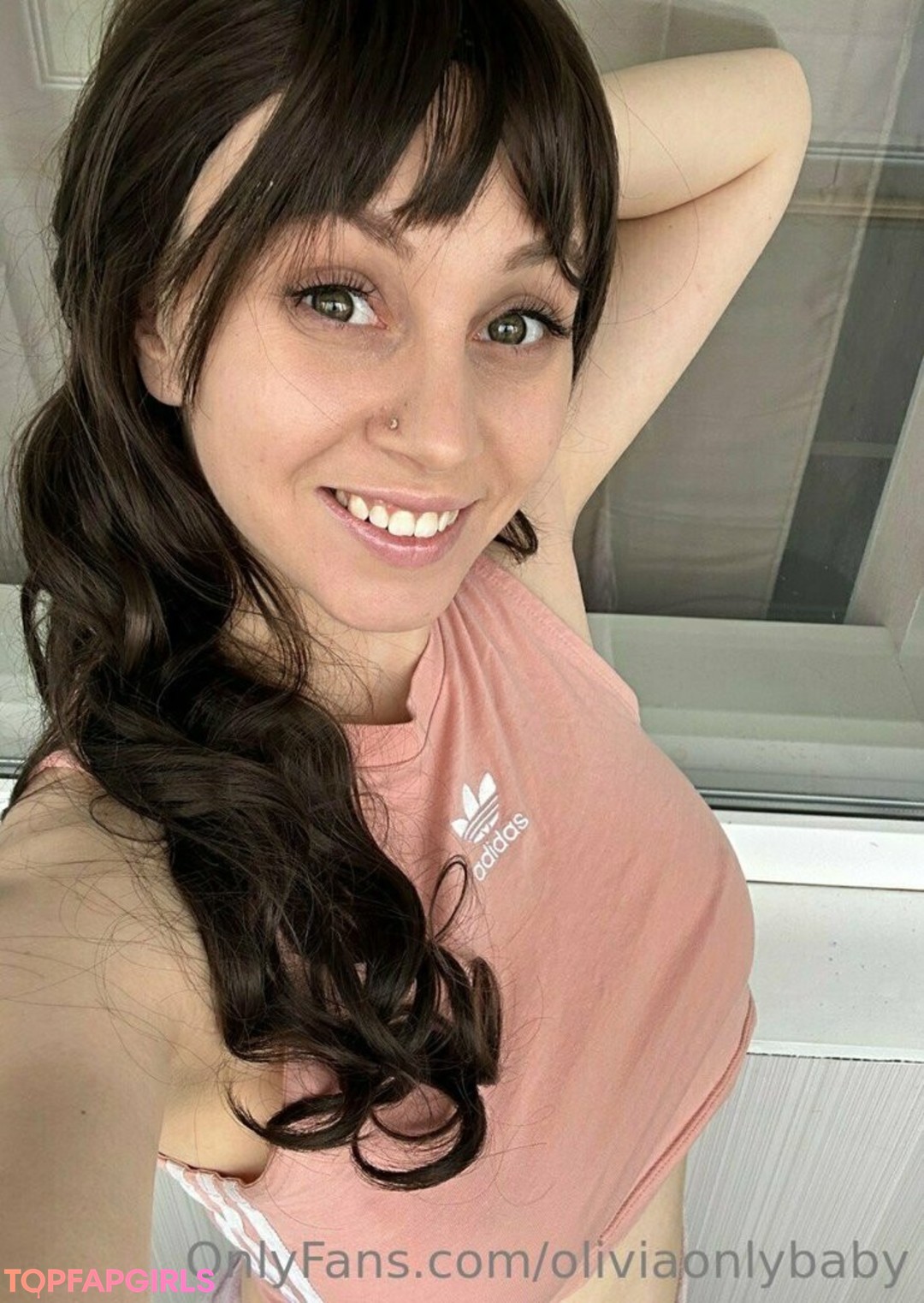 oliviaonlybaby ポルノモデル 写真