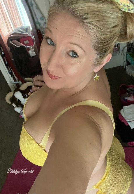 ashlynsparks free top profile image