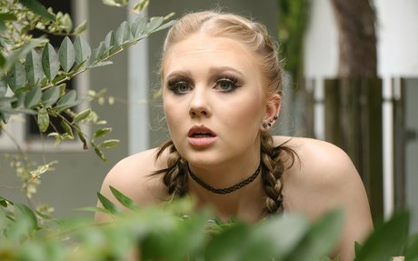 Lily Rader xxxスター 写真