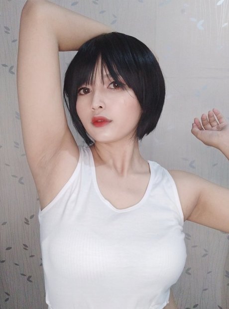 Rue cosplayer セクシーなポルノスター 写真
