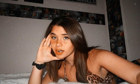 曲線美のラテン系オンリーファンズ アダルト 画像