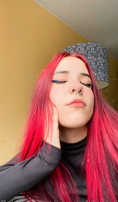 aurorawhitemodel top profile image