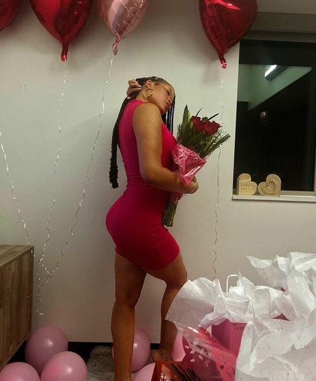 Storm Reid セクシーモデル 写真