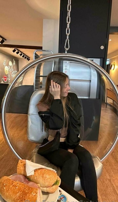 イタリア人熟女オンリーファンズ ホット裸 写真