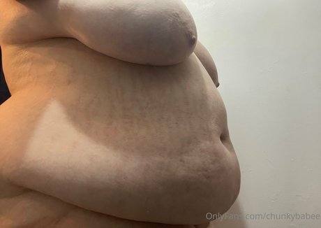 chunkybabee 裸のポルノスター ギャラリー